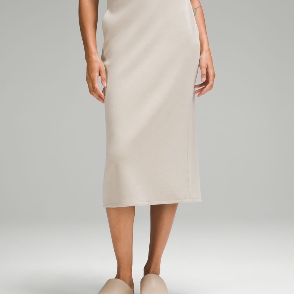 Lululemon softstreme skirt size 5”4 NWT Mojave tan